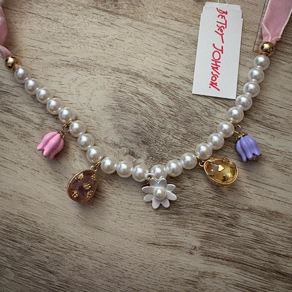 Betsey Johnson Spring Easter Egg Tulip Flower Pearl Necklace NWT - Picture 3 of 5